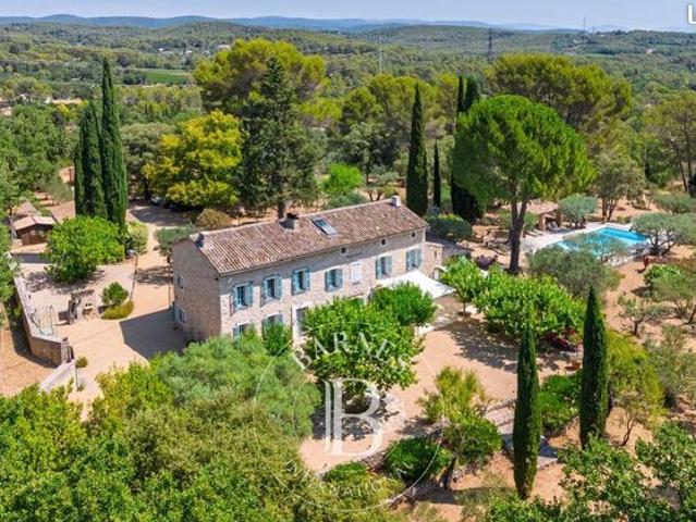 Propriété 10 pièces 415 m²