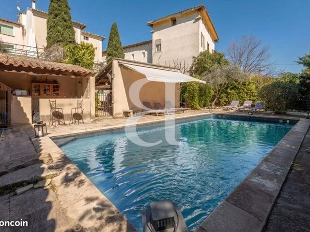 Propriété 10 pièces 427 m²