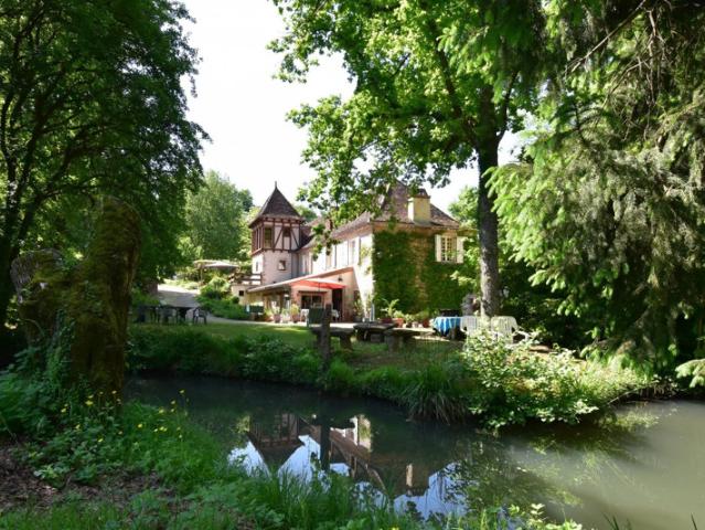 Propriété 10 pièces, 5 chambres, piscine, 1.9 hectare