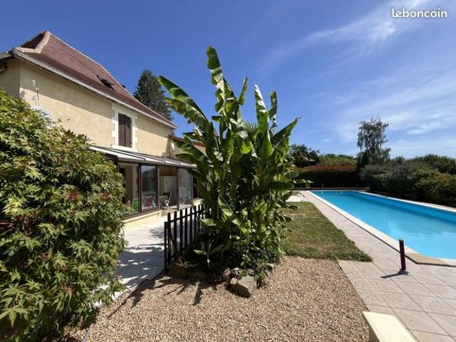 Propriété 11 pièces 165 m²