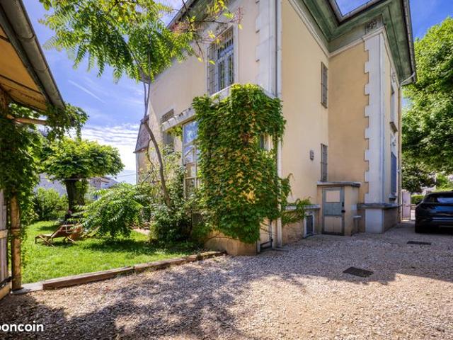 Propriété 11 pièces 174 m²
