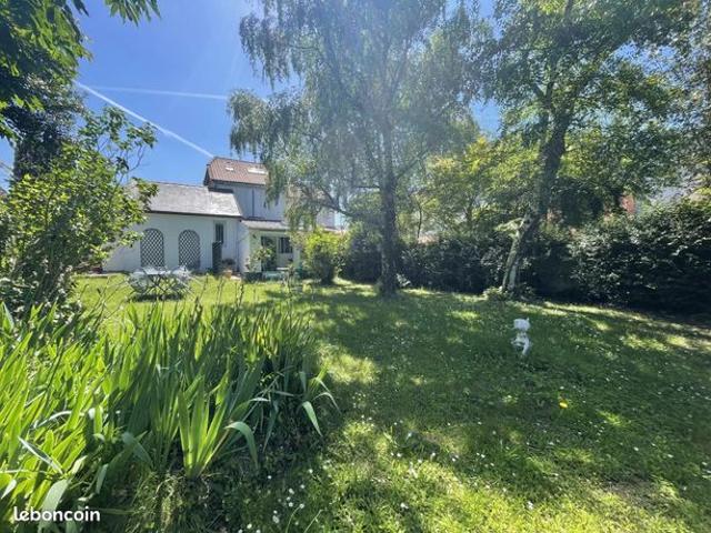 Propriété 11 pièces 197 m²