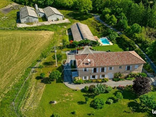 Propriété 11 pièces 195 m²