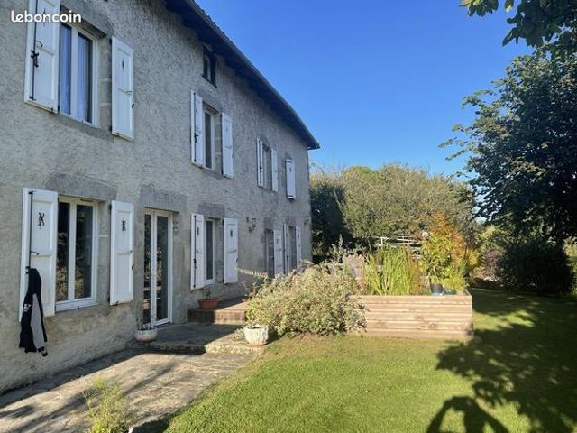 Propriété 11 pièces 240 m²