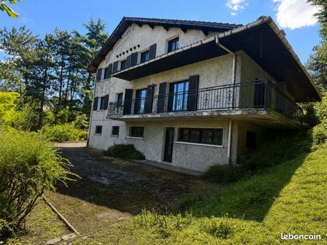 Propriété 11 pièces 242 m²