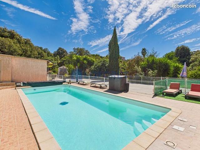 Propriété 11 pièces 245 m²