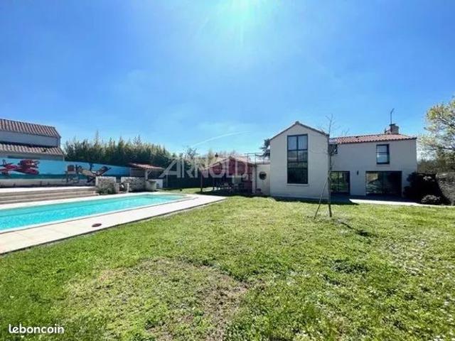 Propriété 11 pièces 252 m²