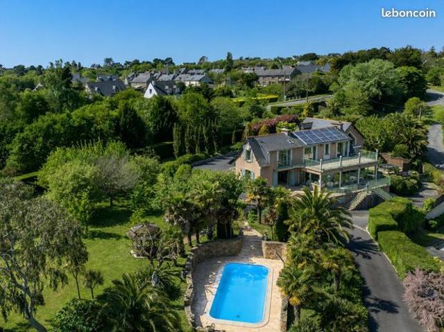 Propriété 11 pièces 254 m²