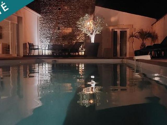 Propriété 11 pièces 256 m²
