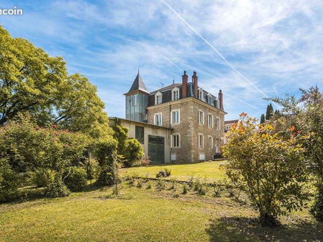 Propriété 11 pièces 262 m²