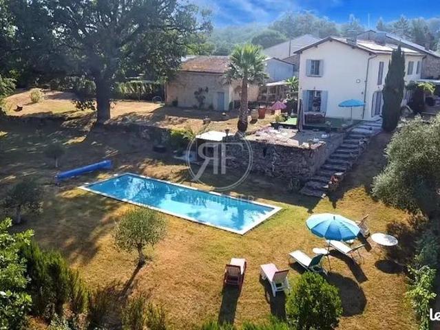Propriété 11 pièces 265 m²