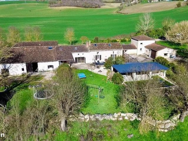 Propriété 11 pièces 271 m²