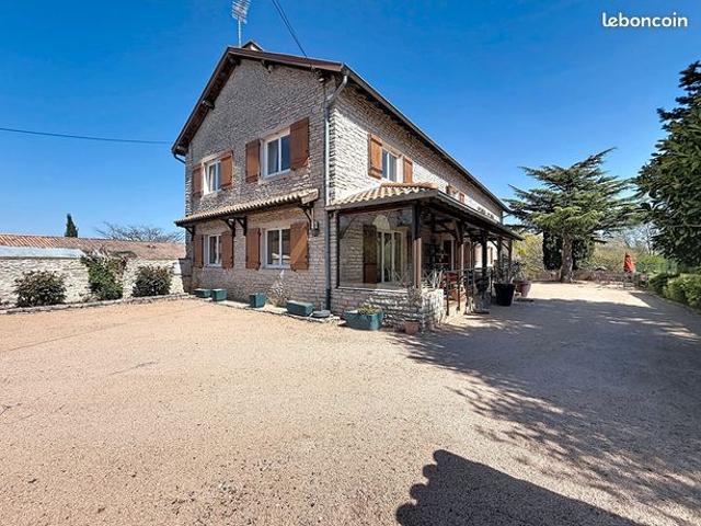 Propriété 11 pièces 272 m²