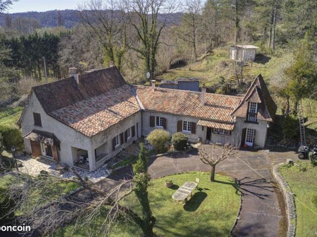 Propriété 11 pièces 276 m²
