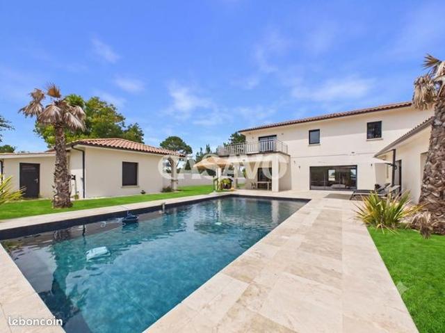 Propriété 11 pièces 286 m²