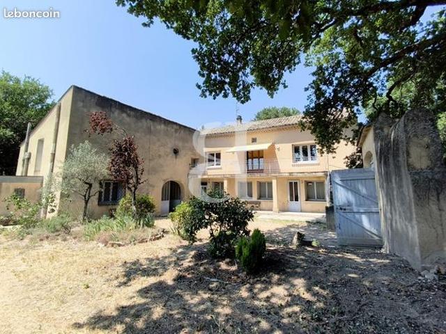 Propriété 11 pièces 204 m²