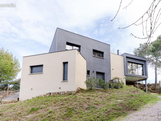 Propriété 11 pièces 213 m²