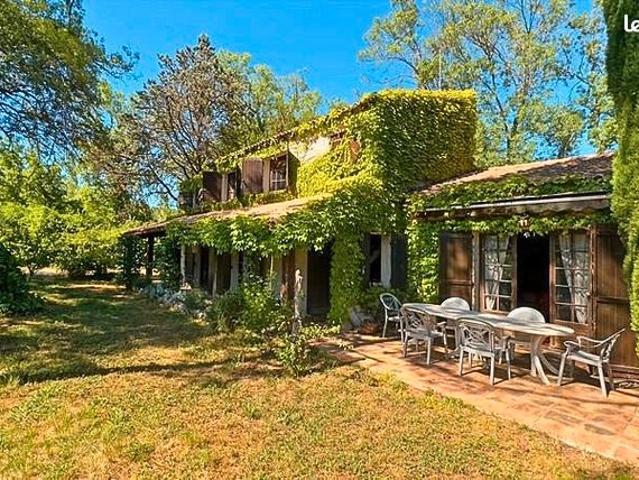 Propriété 11 pièces 222 m²