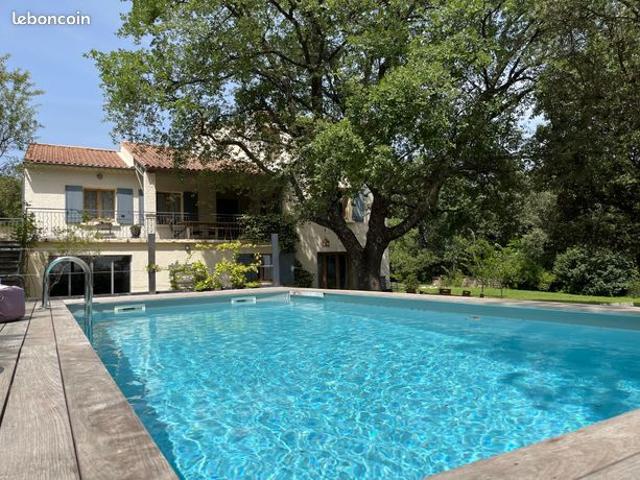 Propriété 11 pièces 225 m²