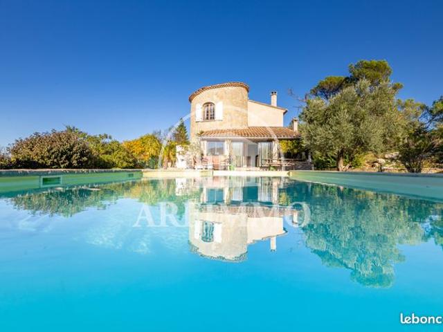 Propriété 11 pièces 228 m²
