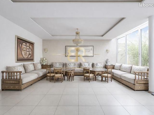 Propriété 11 pièces 235 m²