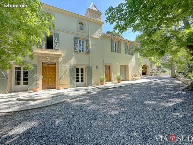 Propriété 11 pièces 352 m²