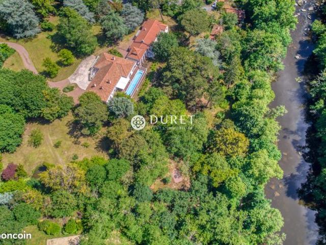 Propriété 11 pièces 358 m²