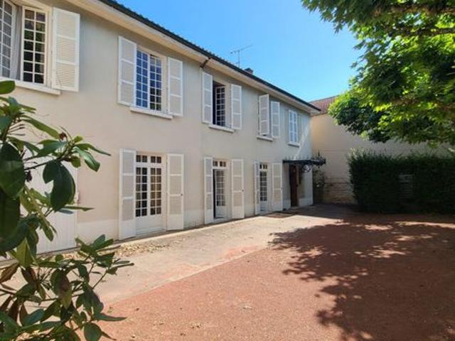 Propriété 11 pièces 359 m²