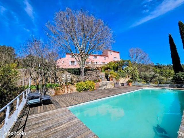 Propriété 11 pièces 360 m²