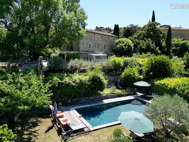 Propriété 11 pièces 361 m²