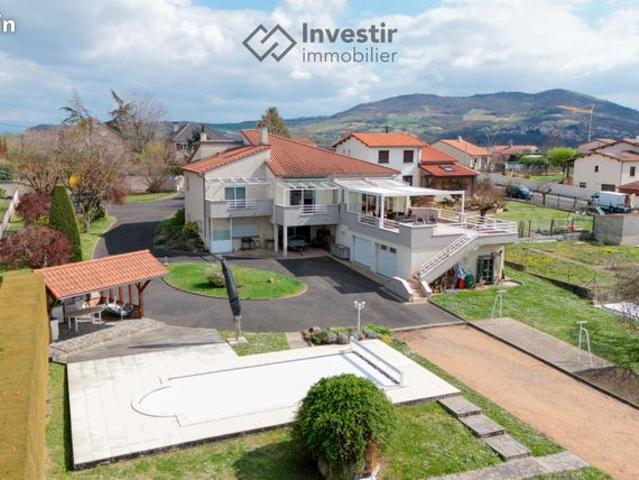 Propriété 11 pièces 366 m²