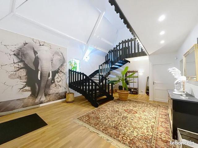Propriété 11 pièces 366 m²