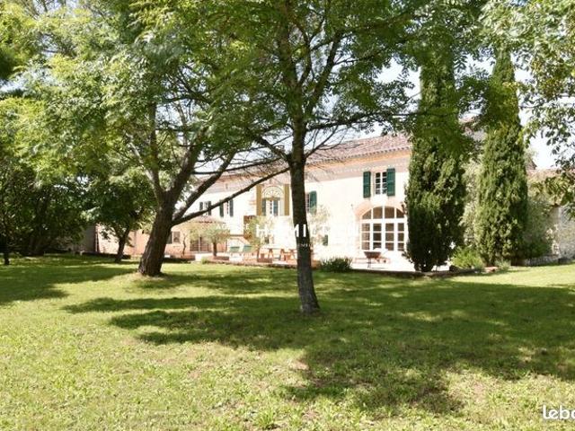 Propriété 11 pièces 373 m²
