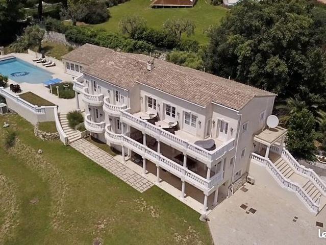 Propriété 11 pièces 385 m²