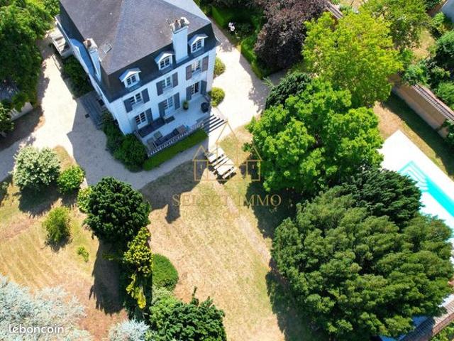Propriété 11 pièces 303 m²