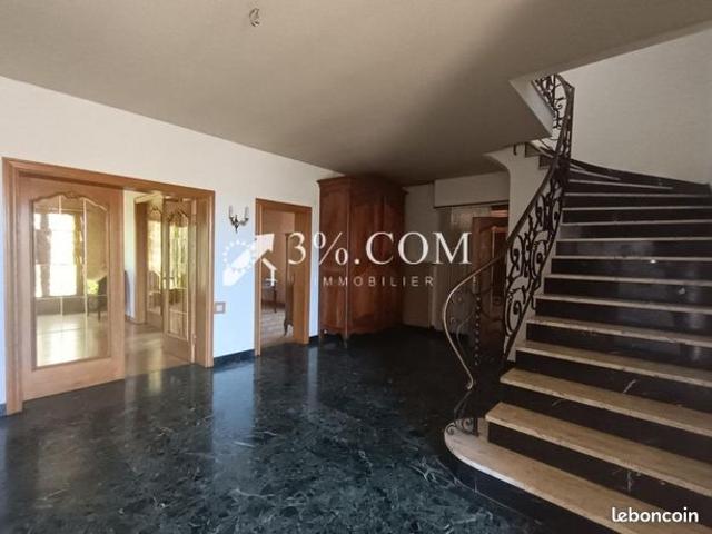 Propriété 11 pièces 303 m²