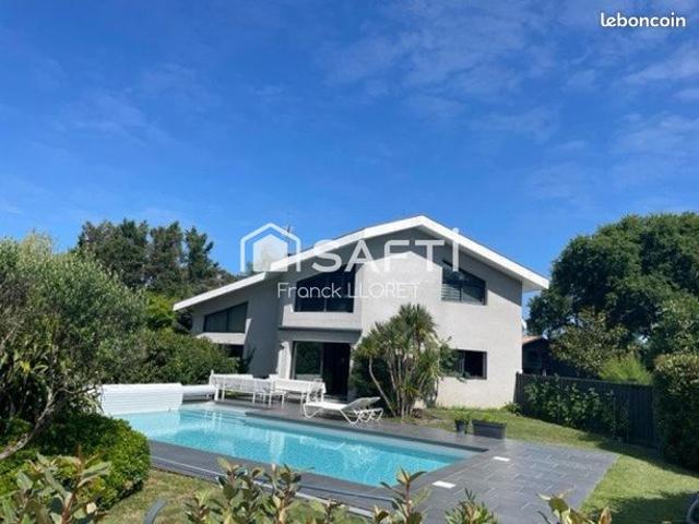 Propriété 11 pièces 300 m²