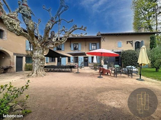 Propriété 11 pièces 320 m²