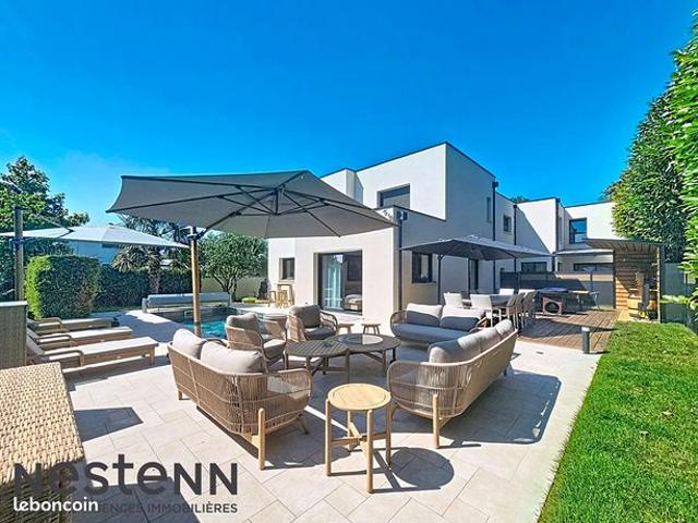 Propriété 11 pièces 320 m²