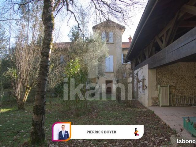 Propriété 11 pièces 324 m²