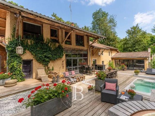 Propriété 11 pièces 330 m²