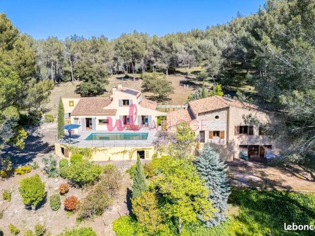 Propriété 11 pièces 330 m²