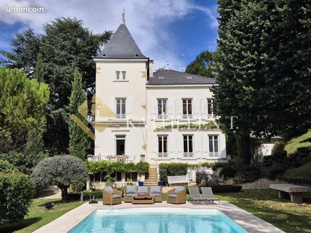 Propriété 11 pièces 330 m²