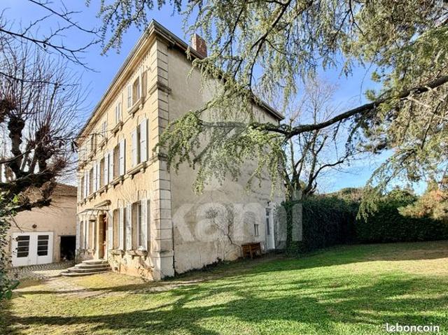 Propriété 11 pièces 335 m²