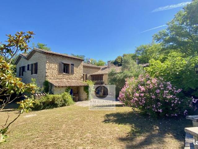 Propriété 11 pièces 451 m²
