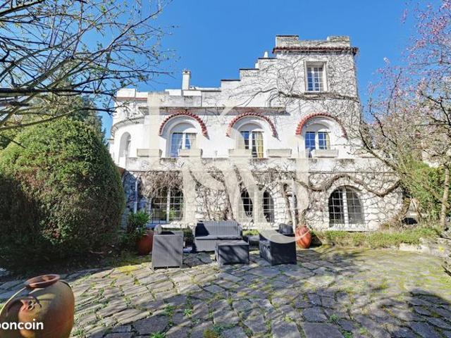 Propriété 11 pièces 458 m²