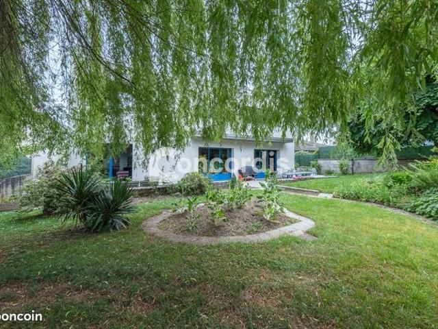 Maison 11 pièces 475 m²