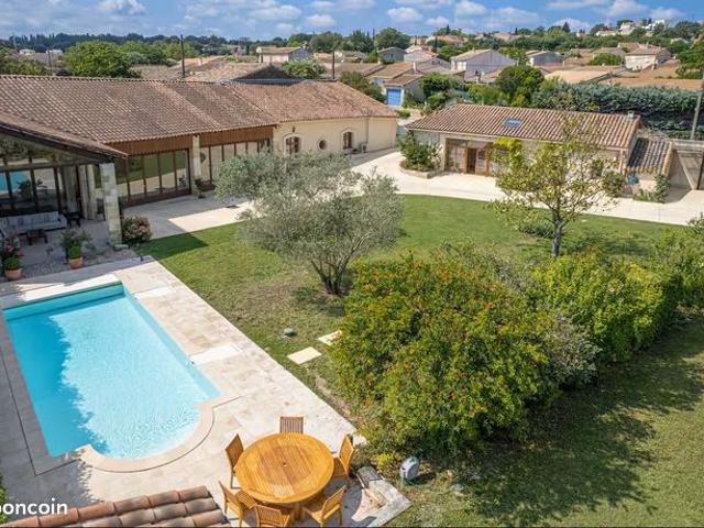 Propriété 11 pièces 492 m²