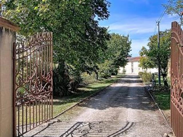 Propriété 11 pièces 410 m²