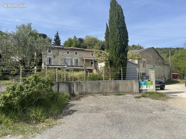 Propriété 11 pièces 415 m²